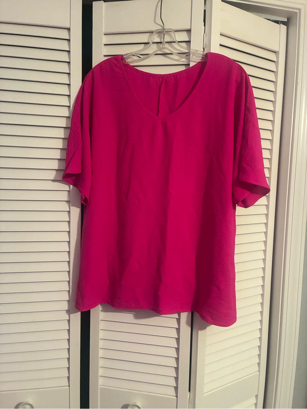 Women’s V-Neck Short Sleeve Blouse in Fuchsia